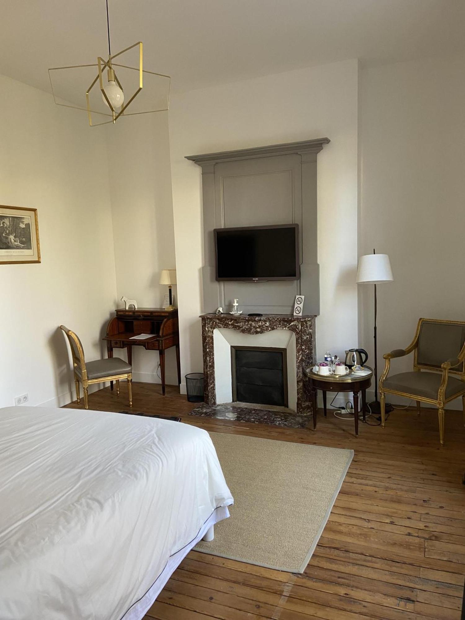 Bed and Breakfast La Grande Carree Сен-Сир-сюр-Луар Номер фото